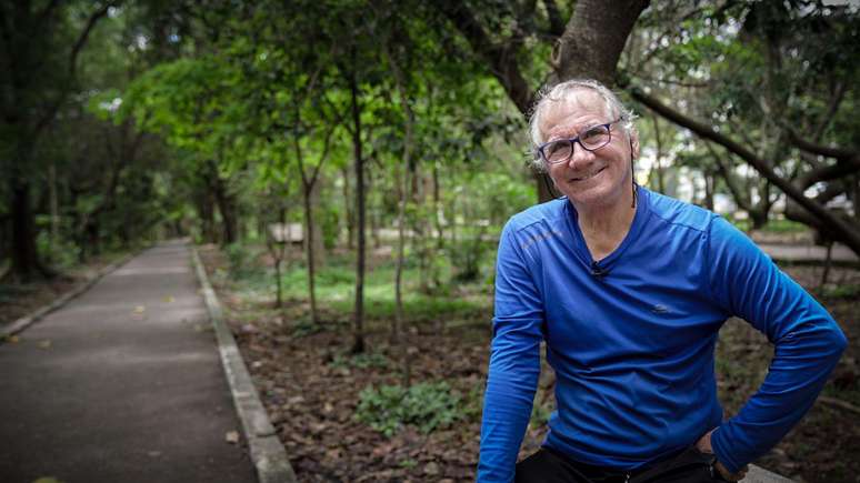 H&eacute;lio da Silva passa o dia no Parque Tiquatira e continua a plantar &aacute;rvores