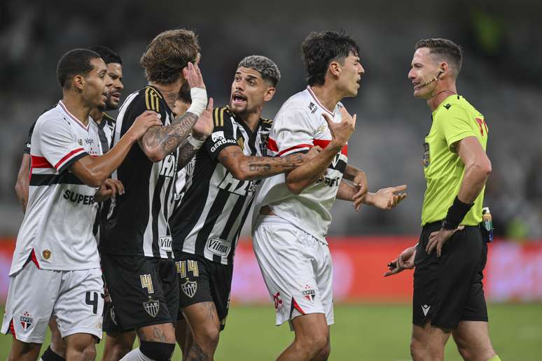 Brasileirão vive o caos com arbitragem na 2ª rodada 