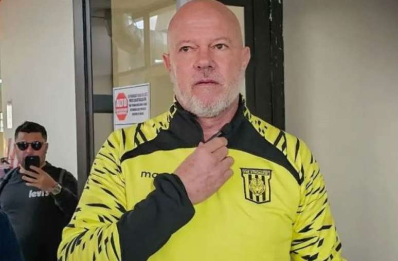 Arte onde o clube nordestino anuncia seu novo treinador –