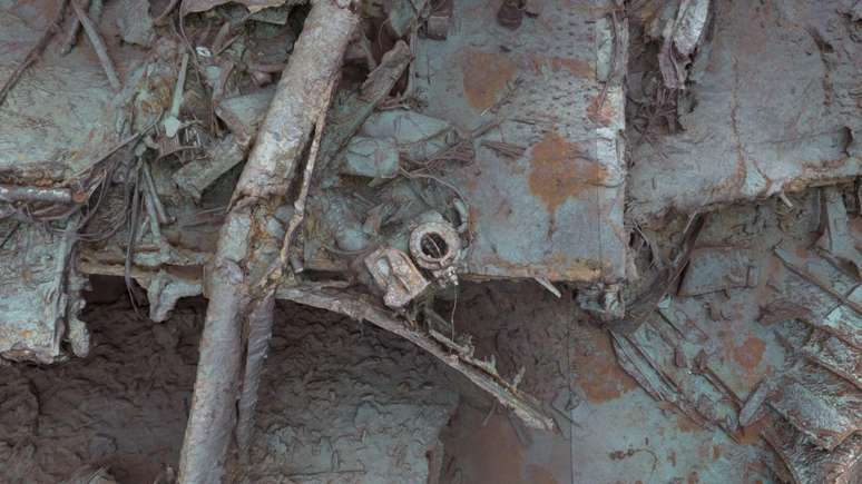 Uma v&aacute;lvula circular &mdash; no centro da imagem &mdash; est&aacute; aberta.