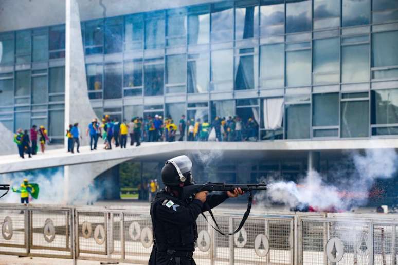 Anistia aos presos pelos Atos Golpistas de 8 de Janeiro é apoiada por 200 deputados