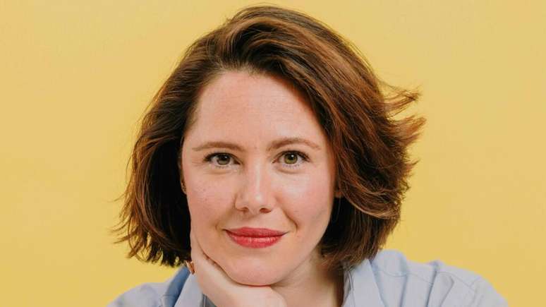 A diretora de operações da empresa Roubeauté, Joana Cartocci, que está testando um dispositivo inédito para tratar as doenças neurológicas