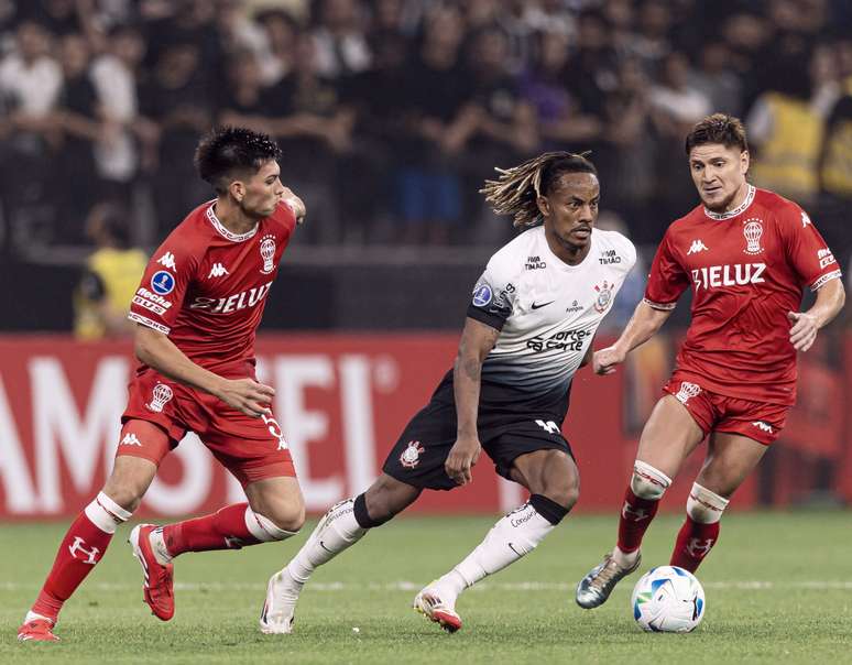 Corinthians visita o América de Cali visando primeira vitória na Sul-Americana em 2025. 