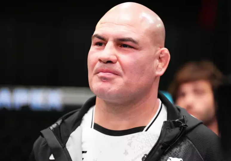 Cain Velasquez foi condenado a cinco anos de prisão