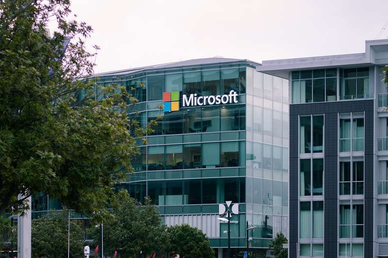 Microsoft demite duas funcionárias que protestaram contra suposto apoio da empresa a Israel