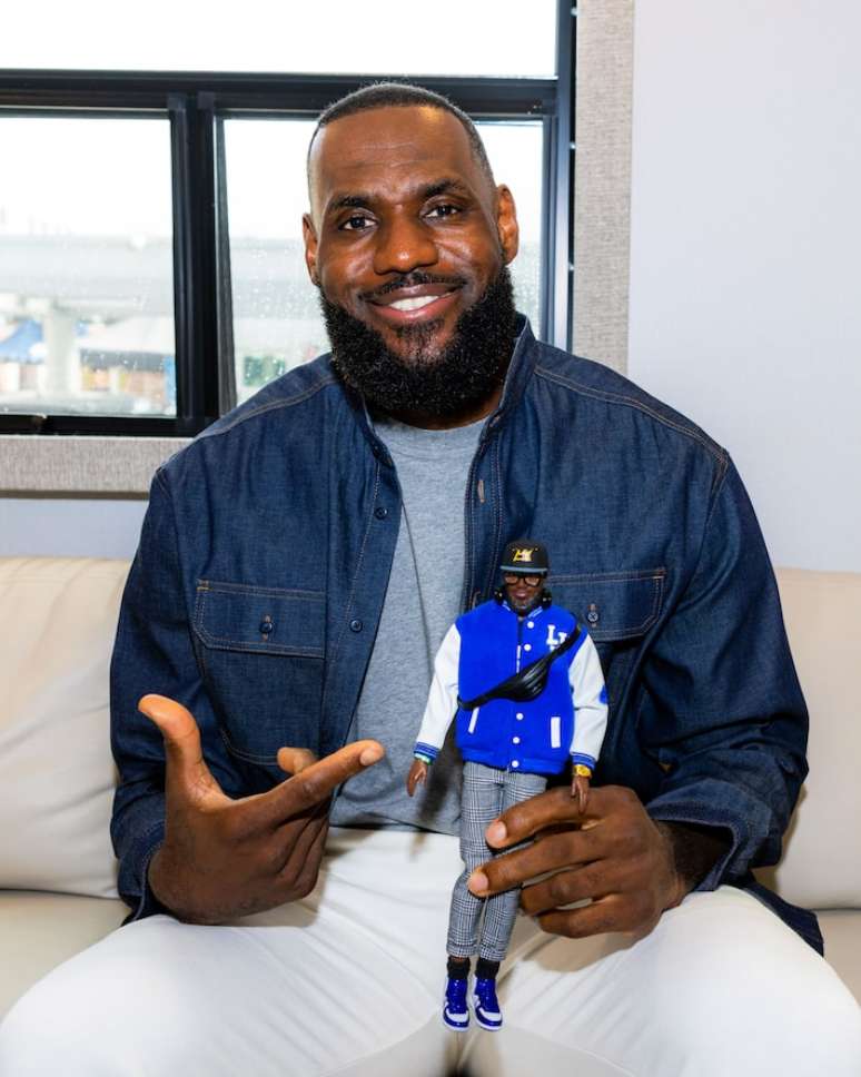 LeBron James é primeiro homem a se tornar um boneco Ken.