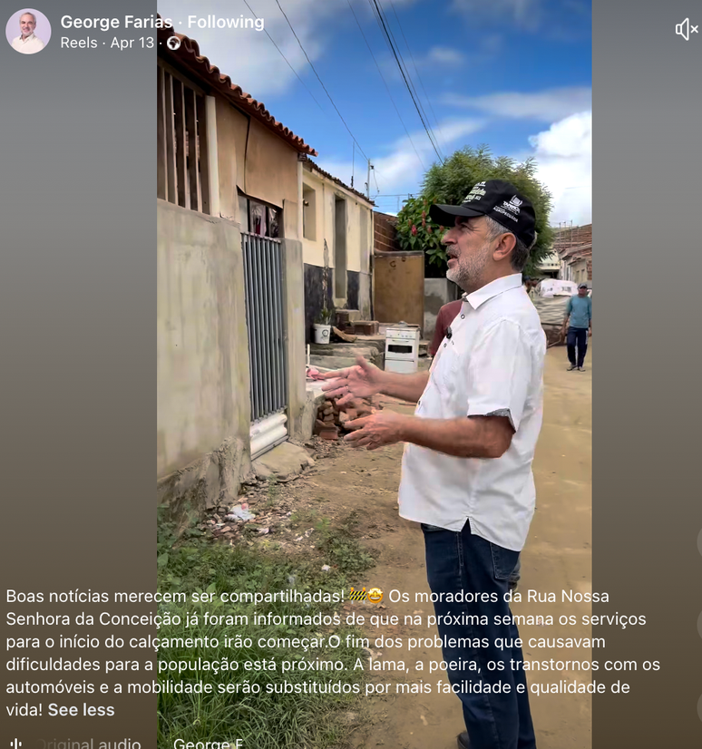 Prefeito de Tapero&aacute;, George Farias visita rua que est&aacute; recebendo pavimenta&ccedil;&atilde;o e fala com moradores; material foi divulgado em suas redes sociais