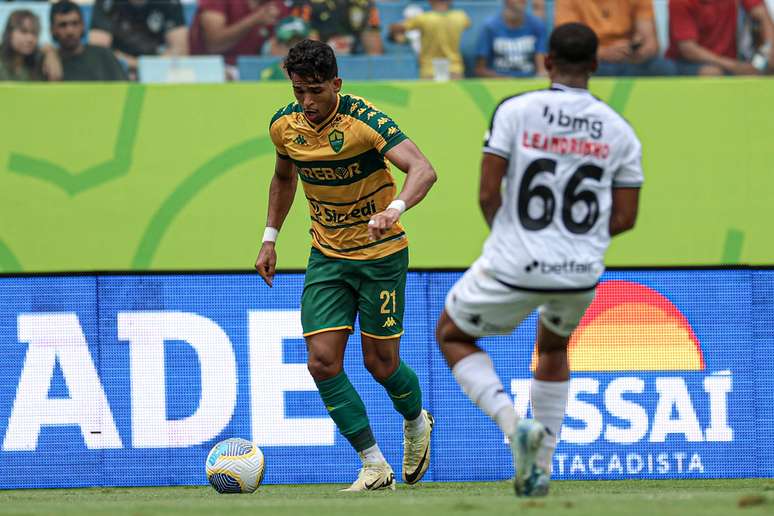 Railan em atuação pelo Cuiabá. 