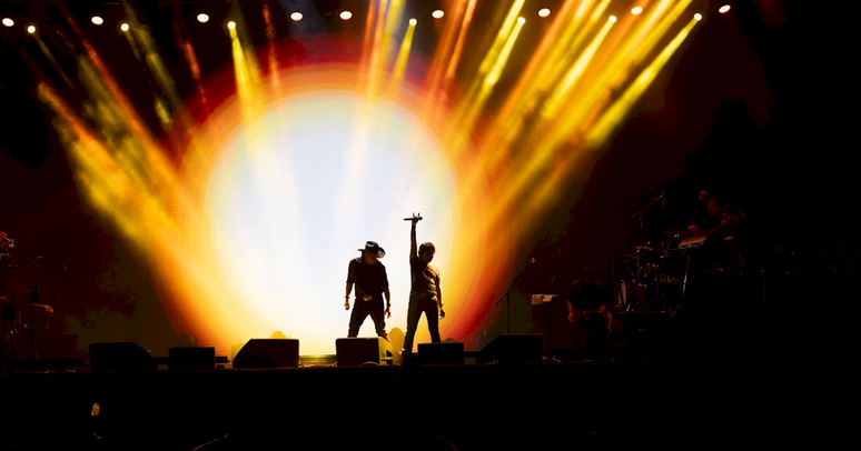 Chitãozinho e Xororó fazem pré-estreia da nova turnê para mais de 10 mil pessoas