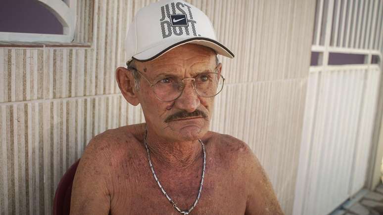 Morador de Tapero&aacute;, na Para&iacute;ba, Sebasti&atilde;o de Gouveia viu a rua em que mora ser pavimentada pela primeira vez