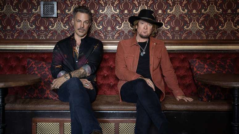 Smith/Kotzen: Richie Kotzen (esq.) e Adrian Smith -
