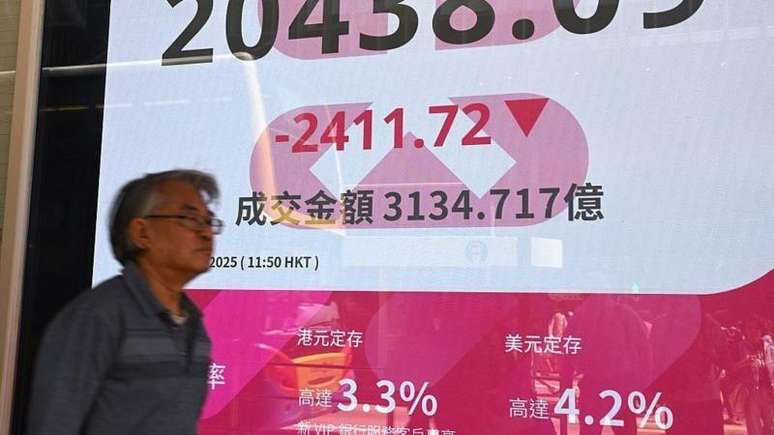 A onda de queda das bolsas de valores come&ccedil;ou na &Aacute;sia, se transferiu para a Europa e tingiu de vermelho os mercados dos Estados Unidos