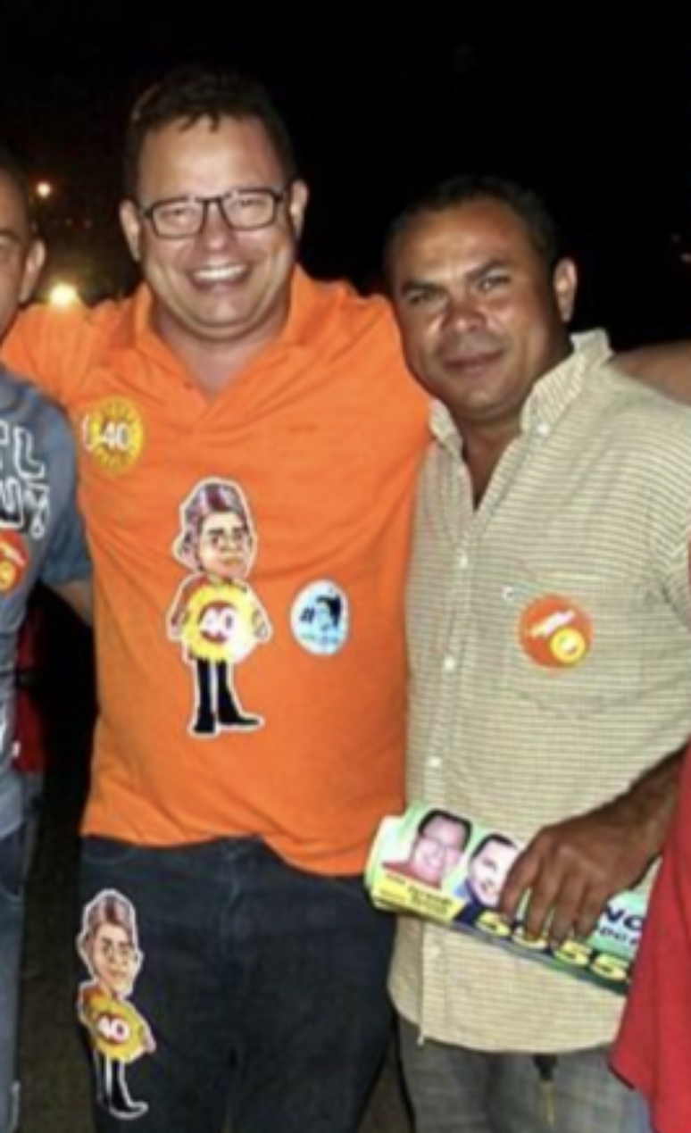 O ex-prefeito Jurandi Gouveia e o empres&aacute;rio Antonio Hilario de Gouveia, em foto publicada no Facebook em 2016