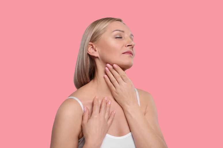Cuidados simples mantém a pele do pescoço firme, hidratada e uniforme