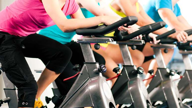 Sem usar relógio, adultos tiveram que dizer quanto tempo durava para realizarem uma prática de ciclismo em uma bicicleta ergométrica