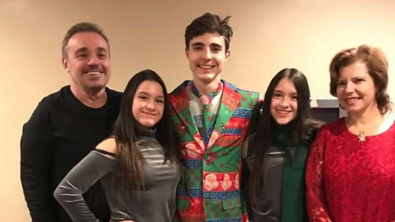 Rose Miriam, mãe dos filhos de Gugu, presta homenagem em seu aniversário; apresentador estaria comemorando 66 anos