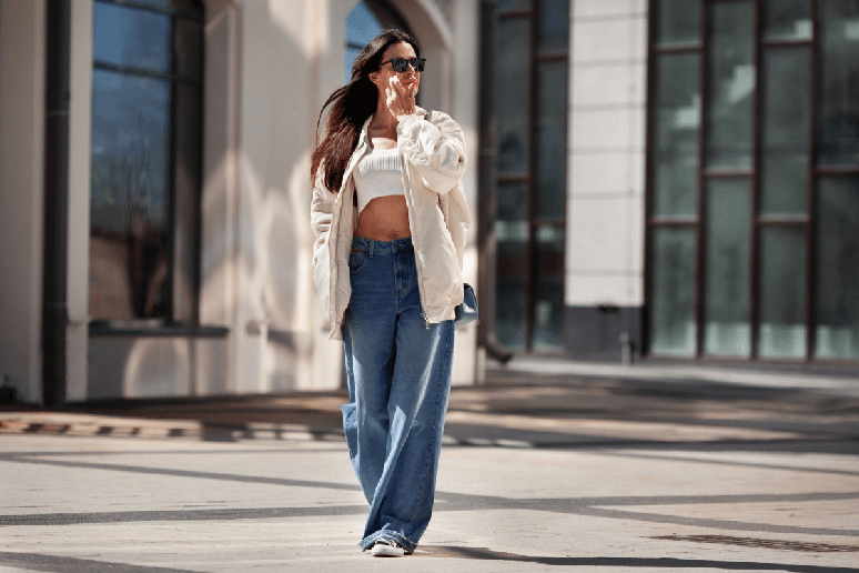 Large trousers can be adjusted to life and hip Large trousers can be adjusted to life and hip