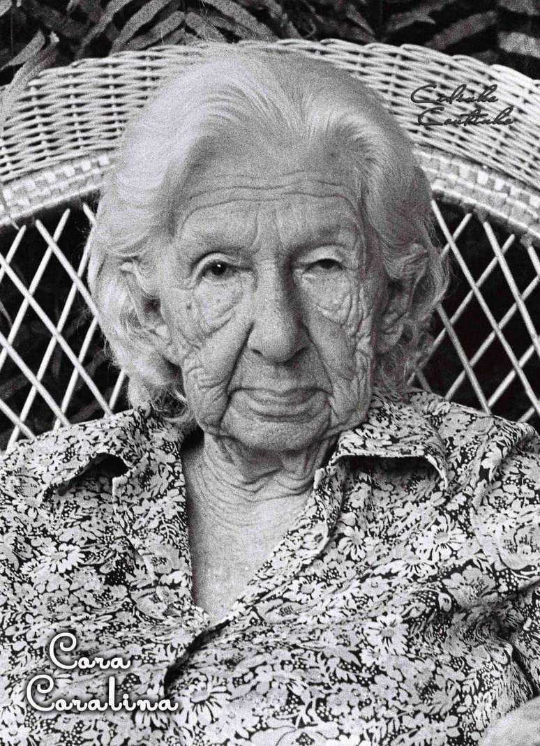 Foi o aval de Carlos Drummond de Andrade que trouxe alguma visibilidade ao trabalho de Cora