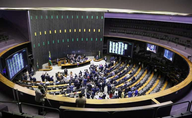 A Câmara dos Deputados durante sessão deliberativa de discussão e votação de propostas legislativas
