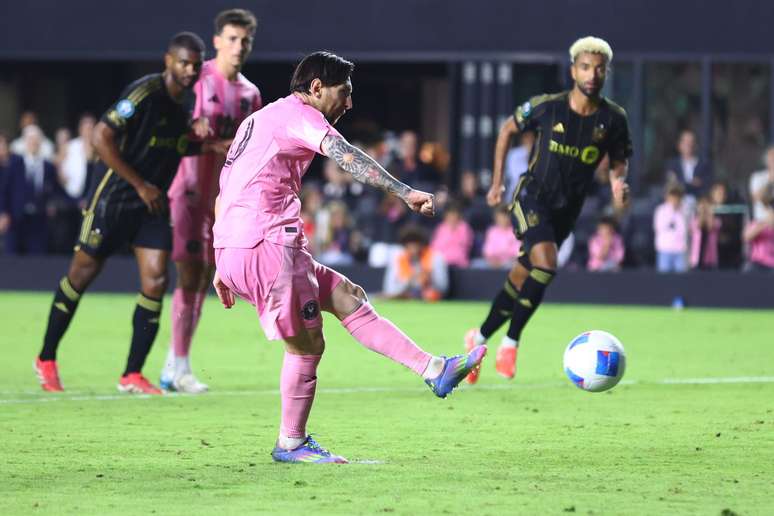 Messi batendo o p&ecirc;nalti decisivo &ndash;