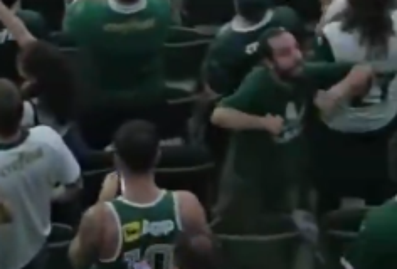 Torcedor do Palmeiras em direção aos paraguaios