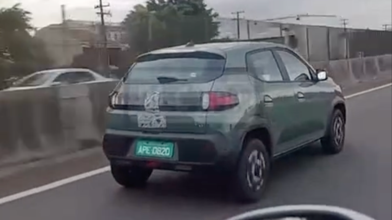Flagra do novo Renault Kwid E-Tech em testes no Brasil