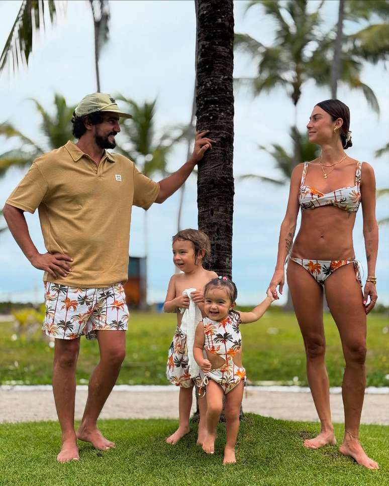 Renato Góes, Thaila Ayala e seus dois filhos