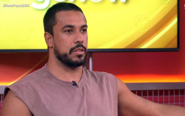 Maike vai ao Bate-Papo BBB e pede desculpas por atitudes com Renata.