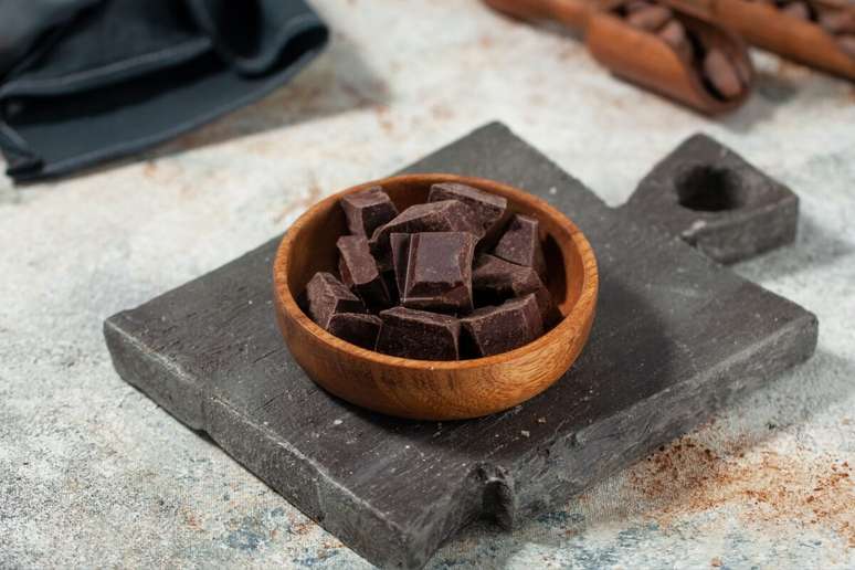 Para manter a saúde, vale consumir chocolates com alto teor de cacau 