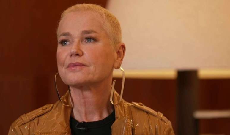 Com a mesma doença de Maiara, Xuxa revela motivo crucial para fazer transplante capilar: 'Estava me sentindo mal'.