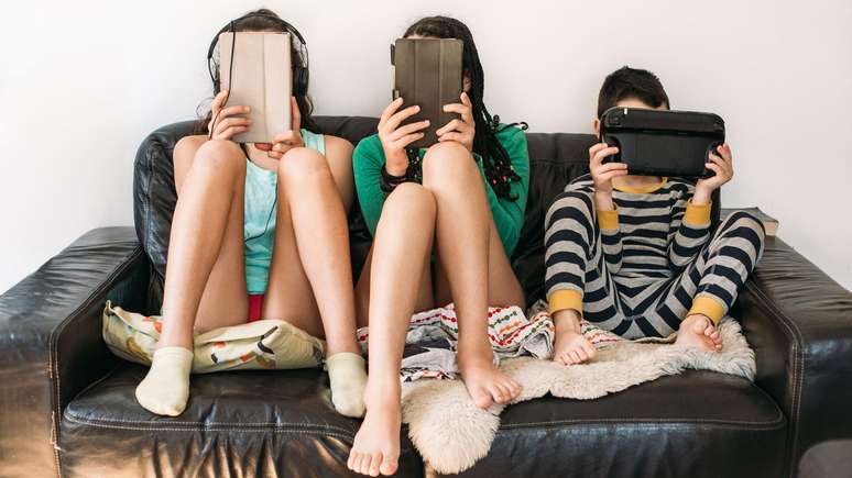 'Preferir as telas ao convívio com os humanos terá como consequência a profunda dificuldade em viver em sociedade', adverte psicanalista