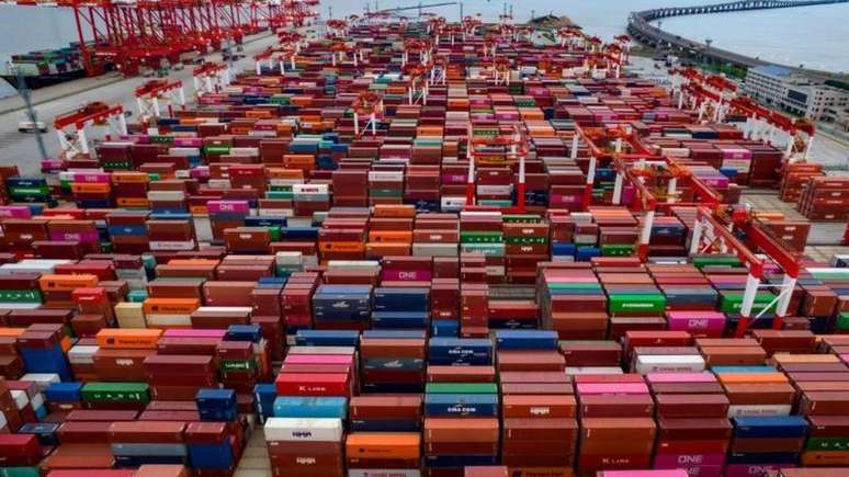 As medidas tomadas pelo governo americano podem causar caos logístico nos portos e redirecionamento do comércio global de mercadorias