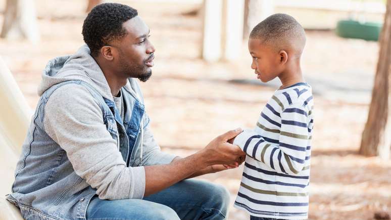 Em situações de crise, 'é importante conversar com a criança sobre o que está acontecendo', recomenda psicanalista