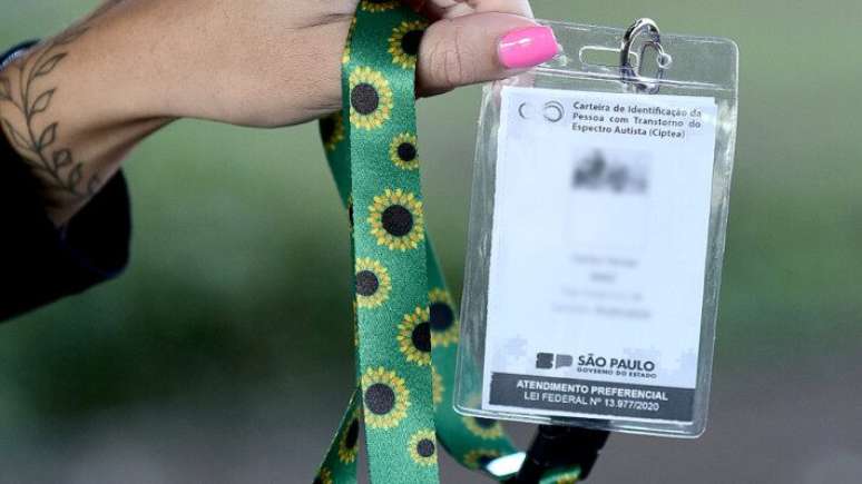 Ciptea e o cordão de girassóis (que identifica pessoas com deficiências ocultas) garantem exercício da cidadania.