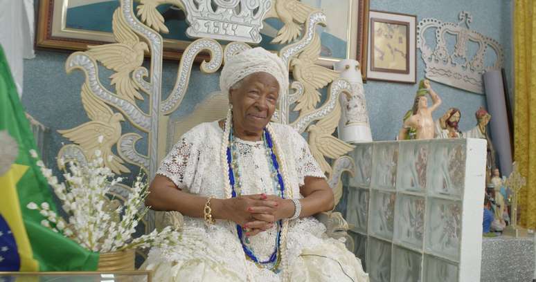 Mãe Edeulzuíta, 90 anos. Rezas, cantos e simpatias contra espinhela caída, quebranto, febre, erisipela e outros males.