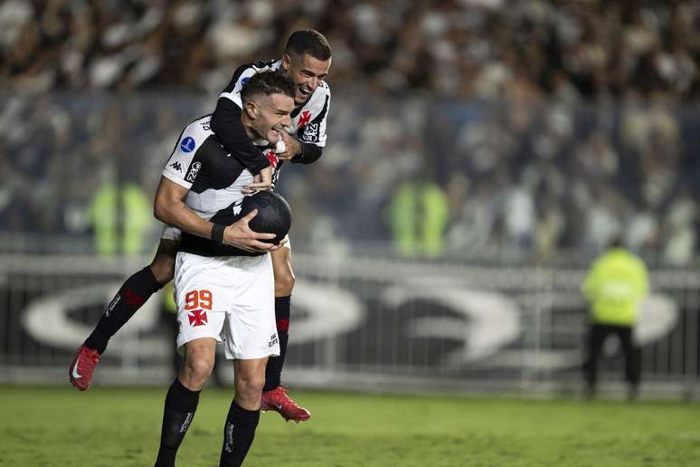 Vasco e Sport se encontram pelo Brasileirão neste sábado (12), às 21h