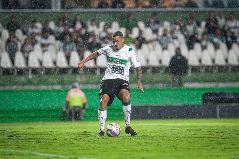 Dellatorre em atuação pelo Coritiba. 