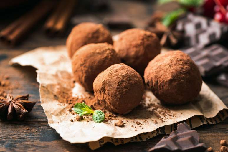 Trufa de chocolate e amêndoas 