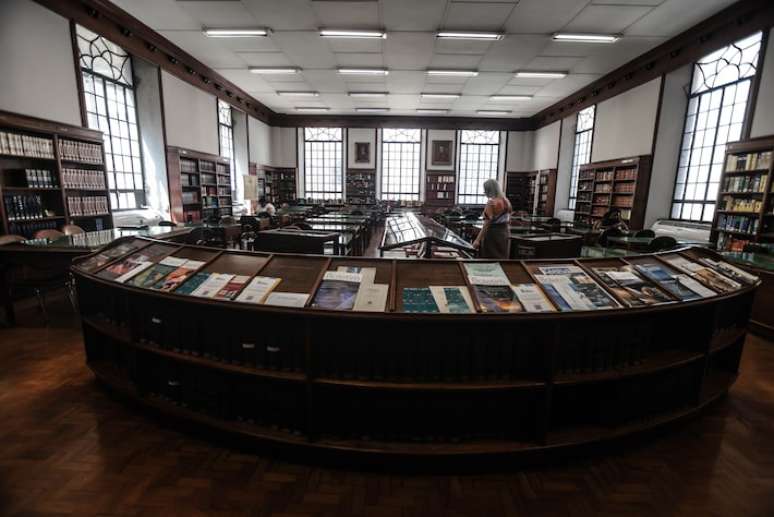 A sala de leitura da Biblioteca da Faculdade de Direito da USP, que completa 200 anos em abril; ambiente ser&aacute; reformado pelo programa Adote uma Sala