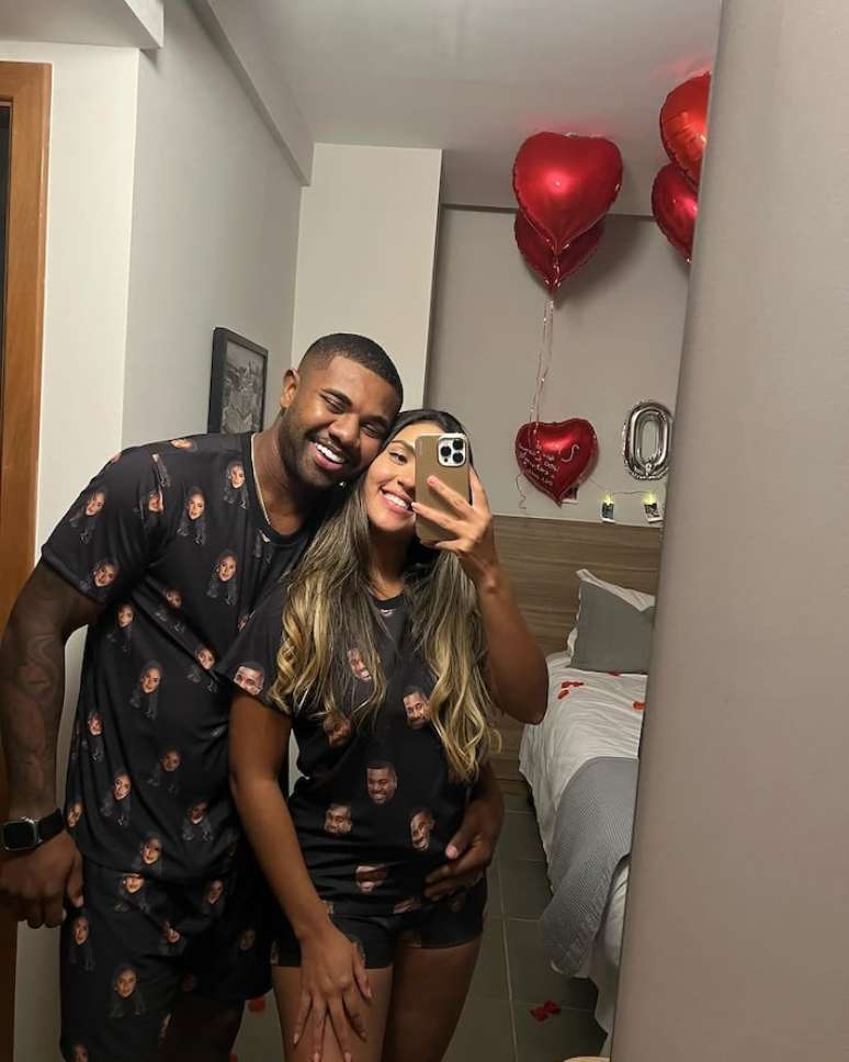 Davi Brito, ex-BBB, com Adriana Paula.