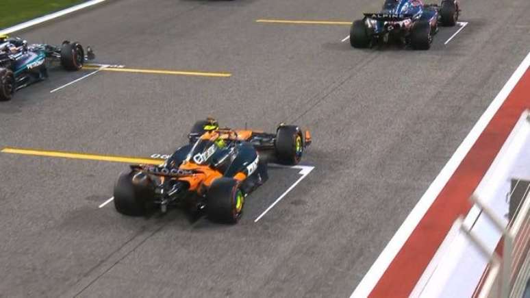 Lando Norris durante a largada do Grande Prêmio do Bahrein