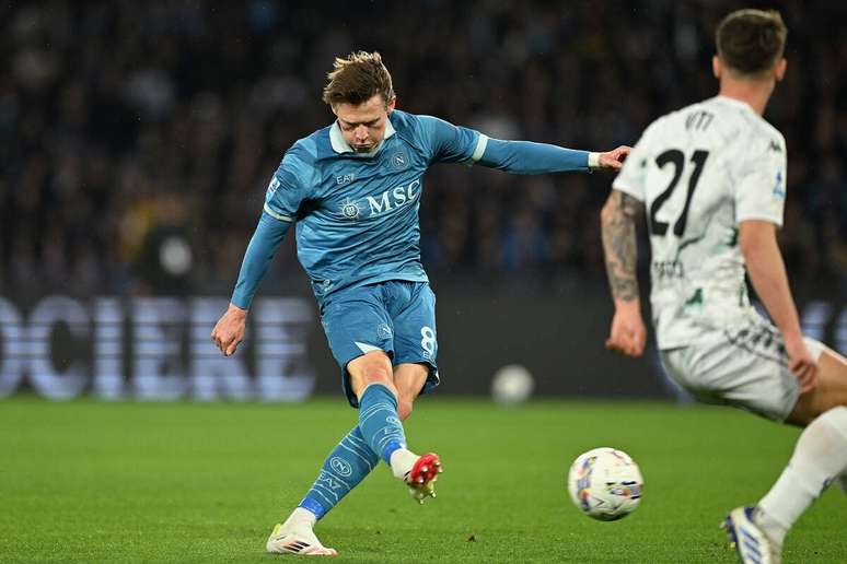 McTominay chuta com for&ccedil;a para abrir o placar para o Napoli &ndash;