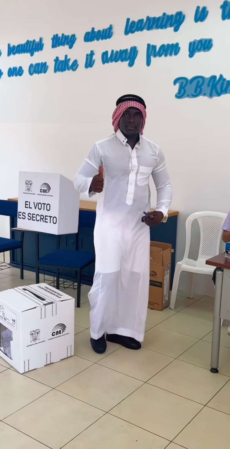 Castillo utilizou vestes sauditas para votar nas eleições presidenciais do Equador neste domingo.