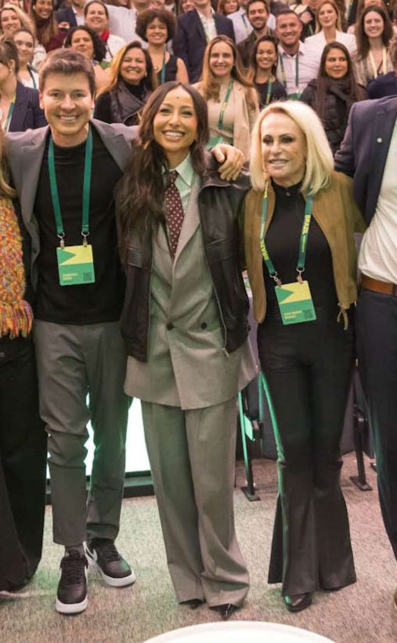 Rodrigo Faro, Sabrina Sato and Ana Maria Braga in Harvard 