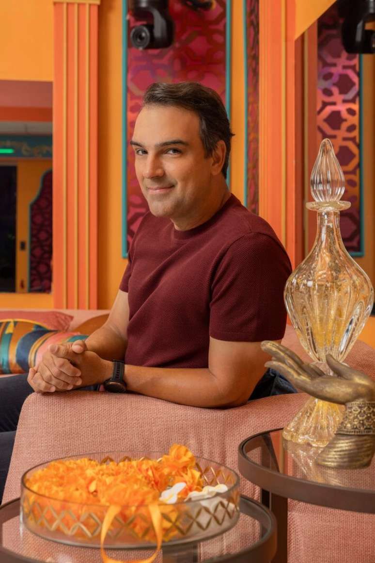 Tadeu Schmidt está à frente do 'BBB 25'.