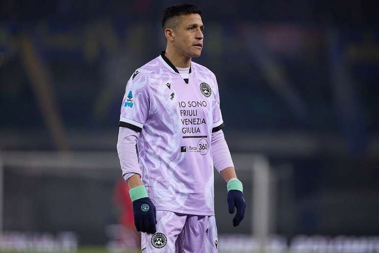 Alexis Sánchez pode voltar a atuar no futebol de seu país após 18 anos –