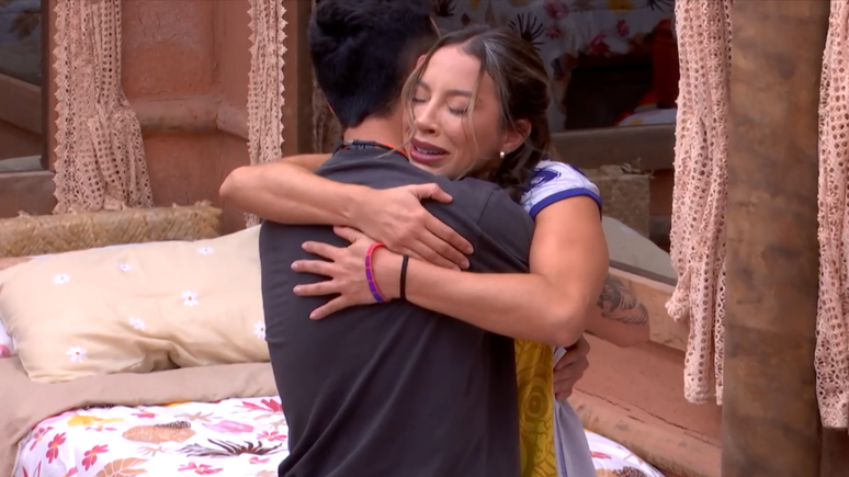 BBB 25: Renata tem crise de choro após terceiro Paredão seguido: "Estou cansada"