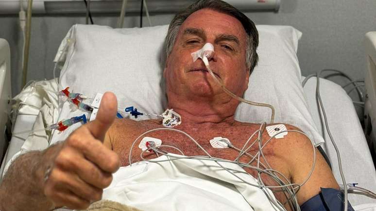 O ex-presidente Jair Bolsonaro passou por 6 cirurgias desde o atentado em 2018