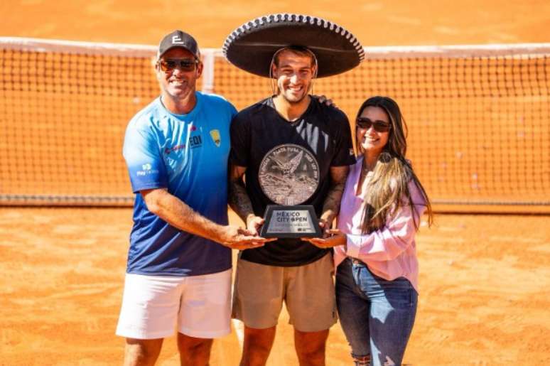 Felipe Meligeni ao centro com sua esposa e Franco Ferreiro 