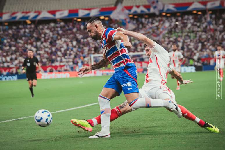 Fortaleza e Inter em ação. 
